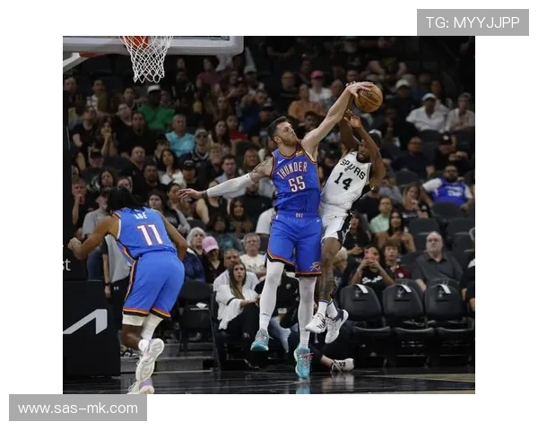 雷霆横扫爵士,霍姆格伦高效25分三节打卡 雷霆横扫爵士,霍姆格伦高效25分三节打卡