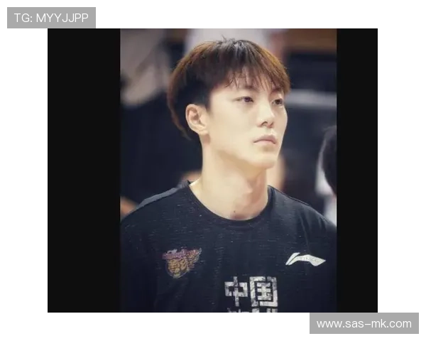 胡明轩连续缺席两场比赛，归期未定引发球迷担忧